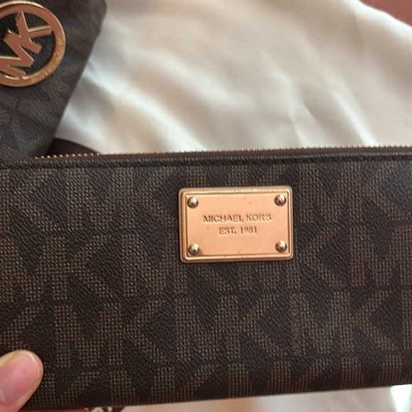 MICHAEL KORS LARGE MONOGRAM SPEEDY AND WALLET - Picture 3 of 5